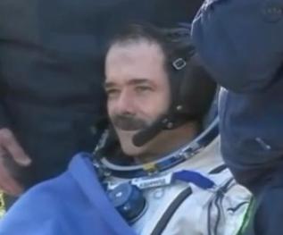 Kanadalı Astronot Chris Hadfield Dünya’ya Döndü
