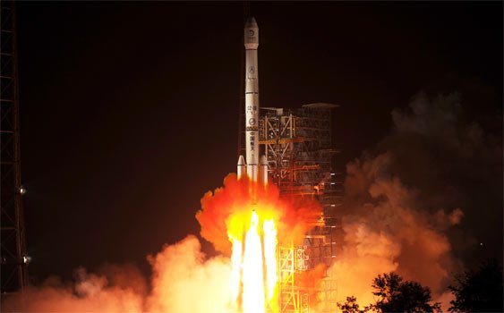 Çin Ay’a İlk Keşif Aracını Gönderdi