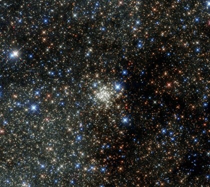 NASA/ESA Hubble teleskopu ile çekilmiş Samanyolu’nun en parlak takım yıldızı olan ve yay burcunu temsil eden Sagittarius.