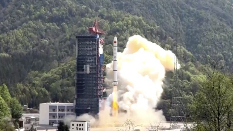 Çin Long March 2C Roketi ile Askeri Gözetim Uydularını Yörüngeye Yerleştirdi