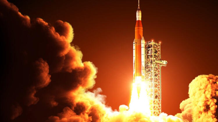 Çin’in uzay aracı Ay’a fırlatıldı: Örnek toplayacak